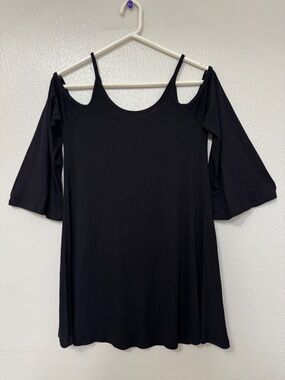 Black Cold-Shoulder 3/4 sleeve shirt.